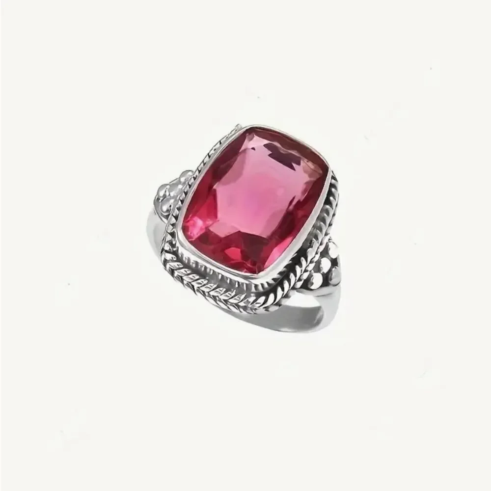 ♥️ NEW stunning red CZ Ring with beautiful setting ♥️
